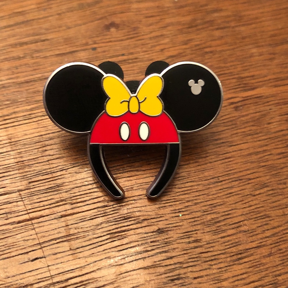 Authentic Disney pin Each pin $8 or 4 pins for $25, additional pins $5 each.